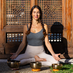 Yoga e CHAKRA: Scopri il tuo potenziale nascosto e ritorna alla tua vera essenza, connettendoti ai punti energetici del tuo corpo.